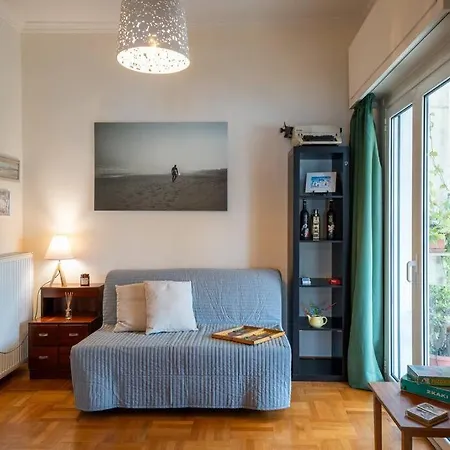 Twin Heights: A Retro For 3 Apartment